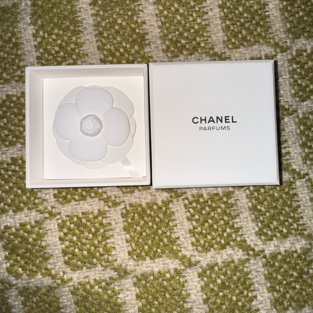 Chanel Ceramic White Camellia
Fragrance Diffuser